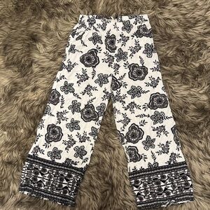btween Black and White Floral Pants with Pockets